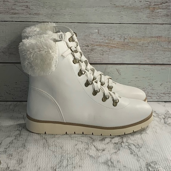 NWOT Mia White Combat Faux Fur Cuff Boots - Picture 2 of 10